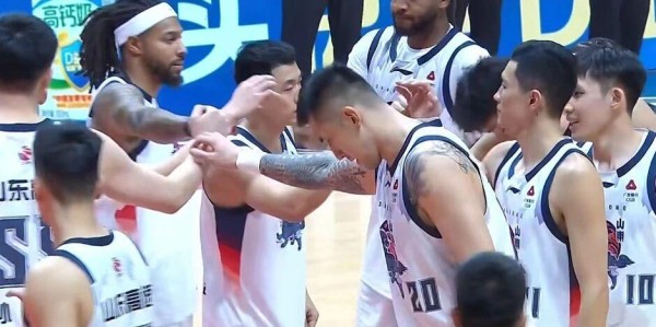 世俱杯竞猜-山东男篮出征，5日对阵广州男篮，高诗岩对位郭艾伦 邱彪剑指四强