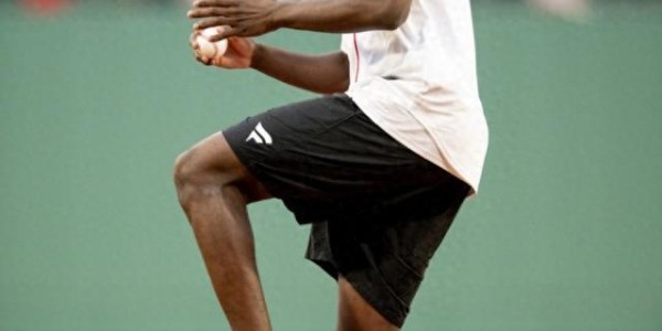 排面拉满！26年状元热门AJ-迪班萨给家乡棒球队波士顿红袜开球