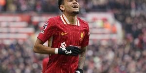 世体：迪亚斯在找合适时机向利物浦提离队，巴萨密切关注